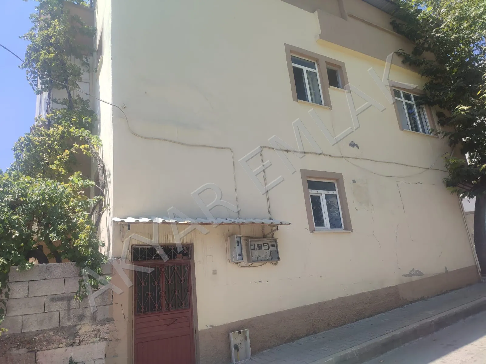 AKYAR EMLAK'DAN SATILIK BİNA 460 M ARSASI VAR ANA YOL CEPHE — 3