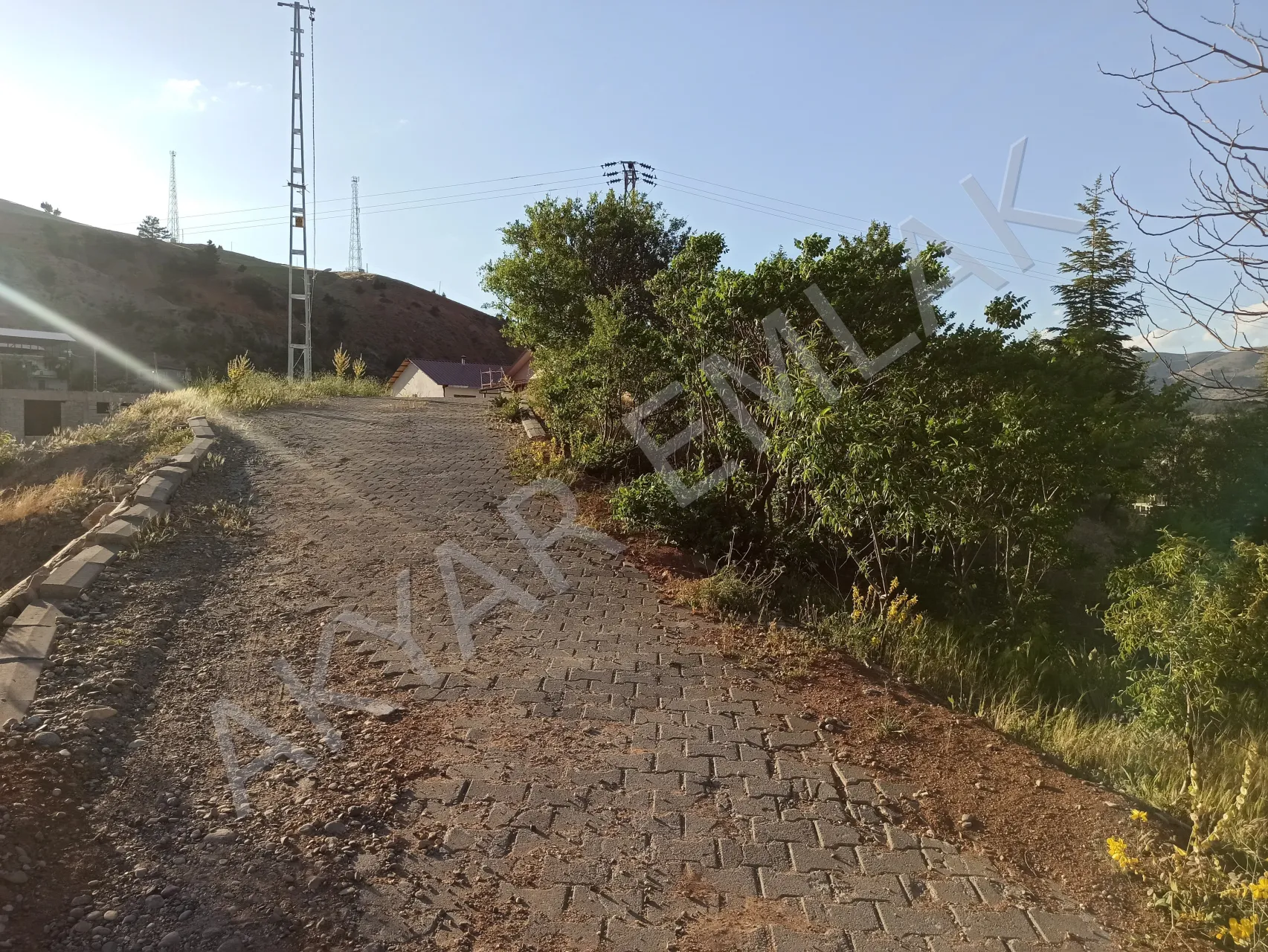 AKYAR EMLAK'DAN BEŞENLİ MAH. 1460 M2 TEK TAPU EV YERİ — 2